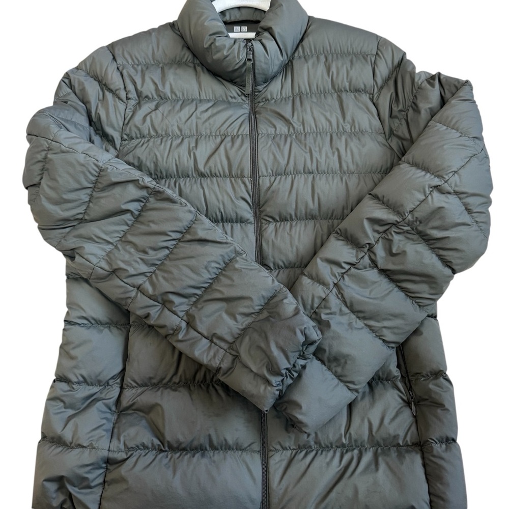 Uniqlo Women's Military Green  Puffer Jacket size Medium lightweight